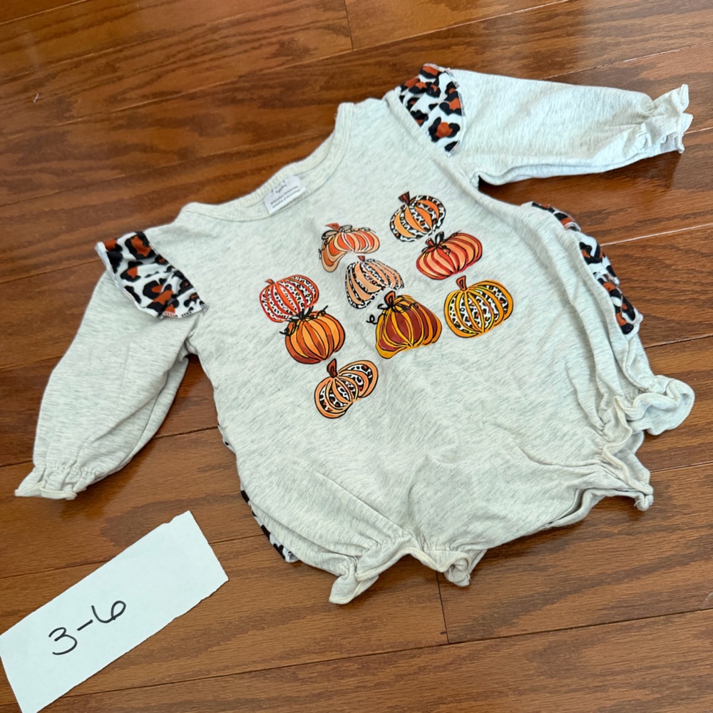 SHEIN Gray Pumpkin Print Bodysuit